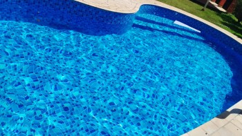 Instalação de Vinil em Piscina em Água Azul